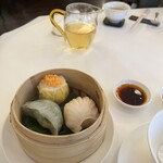 ヤウメイ - えび、ほたて、ニラ。ミチミチに詰まっています、、