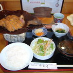 寿楽久 - 【飛騨牛の朴葉味噌カツ定食　２４５０円】