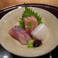 日本料理 とくを - お造り（イカ、よこわマグロ、つばす）