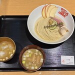 #新宿地下ラーメン - ちょっと見た目が寂しい印象です。