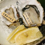 日本酒と海鮮 痛風屋 - 生牡蠣（一個から選べる）