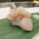 立食い寿司 根室花まる - 料理写真:二階建て生ほたて380円（税込）