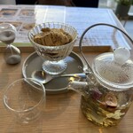 漢茶日和 tonoe - 豆花は日替わり（本日はシナモン）ブレンドされたお茶は見ても楽しめる