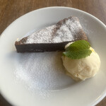 TRATTORIA L’abbuffata - ショコラテリーヌとジェラート