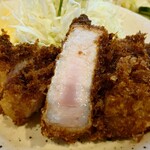 丸一 - 表面は焦げ気味なのに中はほんのり赤みが残るぐらいの揚げ具合