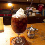 和田珈琲店 - アイスウインナーコーヒー（￥550）。苦味ほど良く、爽快感のあるコーヒー