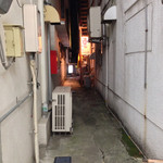 たちばな - 商店街通りからの店舗進入路①