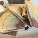 デイリーヤマザキ - ４等分にしたの。とりあえずは1つ食べて残りはまた後でのお楽しみ(≧▽≦)