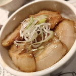 和だしらぁめん うめきち - やわらか煮豚めし♪一緒にお出しする味噌山わさびを肉に付けながら食べると・・・！？！？！！！