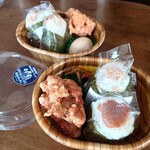 なるとキッチン - 料理写真:おむすび弁当。梅、山わさび、鮭