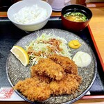 とんかつ不二 - カキフライ定食 どんぶり飯、味噌汁、漬物付き