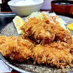 とんかつ不二 - カキフライ定食 どんぶり飯、味噌汁、漬物付き