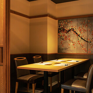 【カウンター＆個室】至福のひと時を過ごす雅やかな和の空間…