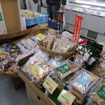 Toufu Koubou Nukumori Batake - 此処は毎日採れたての地元の野菜や果物や地元特産品を購入できる施設になっています。
                