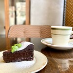 アリー コーヒー - ・自家焙煎珈琲アリーブレンド
      ・アリガトーショコラ