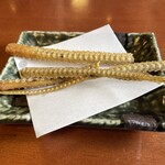 川よし - サービス品の骨せんべい