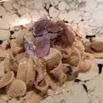 Osteria IL VIAGGIO - マッシュルームと生ハム、黒トリュフのクリームソース タリアテッレ