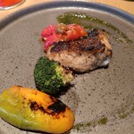 Osteria IL VIAGGIO - 日替わり鮮魚の薪焼き
      チェリートマトとバジルのソース