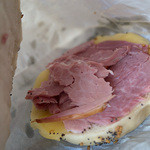 SANA - ベーグルサンドは具モリモリ。