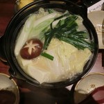 正起屋 - 伊勢赤どりの岩塩スープ鍋　８００円(税抜)