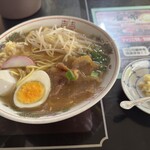 まる美食堂 - 料理写真:ニンニクラーメン・追いニンニク