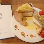 ハナツムリ - 【2025.12】シナノほっぺのアップルパイチーズケーキ(税込715円)、さつまいものモンブランタルト(税込748円)