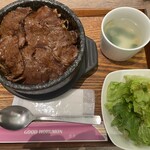 代官山 炭火焼肉 猿楽 - ご褒美カルビ石焼ビビンパ