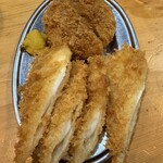 とんかつまるや - メンチとイカ。揚げたてかつ茶色、間違いない