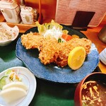 多和喜 - 注文入ったからパン粉付けするこだわりです！