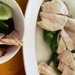 จุ๋มจิ๋มข้าวมันไก่ - 漬けダレに鶏肉と胡瓜を漬けこむことしばし