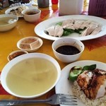 จุ๋มจิ๋มข้าวมันไก่ - 御飯にのせて戴きます。