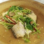 Ran Khao Tom Pla Khao Si Chang - 蒸した白身の魚（スズキ？）とパクチーなどを醤油味で和えたもの～17Aug57