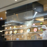 Piazza di Spagna - ITA Airways Lounge - 左でピッツァ〜右でパスタ