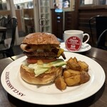 【期間限定 20th Anniversary Burger】〜12/25
          『APPLE HONEY BACON CHEESE BURGER¥2,200』
          『BLEND COFFEE¥440』