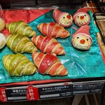 サンエトワール - 料理写真:クロワッサン、サンタ型パン