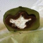 霧の森菓子工房 新宮本店 - 霧の森大福を半分に切ってみました。