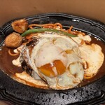 君のハンバーグを食べたい 三井アウトレットパーク岡崎店 - ソースとチーズ投入