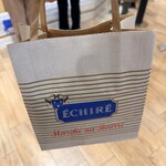 エシレ・マルシェ オ ブール - 紙袋に入れてくれました