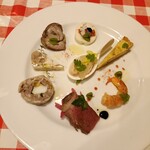 OSTERIA NAKANO - 前菜の盛り合わせ　　鹿　牛　鳥　魚のソーセージ　紅ズワイガニ　海老　ダメだ全然思い出せない　美味しかった記憶はある