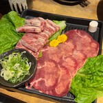 完全個室 焼肉食べ放題 牛牛 パラダイス 三宮 - タン、骨付きカルビ