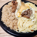 セブンイレブン - ドカ盛り！にんにくマヨ＆チーズの豚骨めし＆ペペロンチーノ～☆