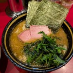 家系ラーメン 稲葉家 - ラーメン(ほうれん草増し)