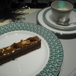 Tiffany Blue Box Café - ザフィフスC　チョコレートケーキ、ホームメイドバニラアイスクリーム