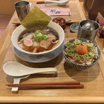 おダシと銀しゃり 中華そば 花道 - 淡麗中華そば＋炙りレアチャーシュー丼