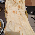 インド料理 ガンジス川  - でかいナン