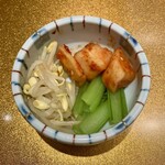 新宿 うしみつ - 〈カクテキ•小松菜•もやしのナムル〉