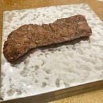 新宿 うしみつ - 神谷商店のハラミは一枚が大きい！