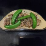 居酒屋555 - 砂肝とスナップ豆炒め(580円)