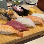 回転寿司 ABURI百貫 - 料理写真: