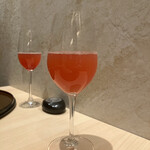 新宿 うしみつ - 「季節のフルーツのスパークリングワインカクテル」と「季節のフルーツのノンアルコールカクテル」